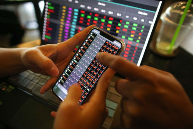 Chứng khoán ngày 11/7: PNJ, BFC và CMX được khuyến nghị thế nào? Chung khoan ngay 11/7: PNJ, BFC va CMX duoc khuyen nghi the nao?