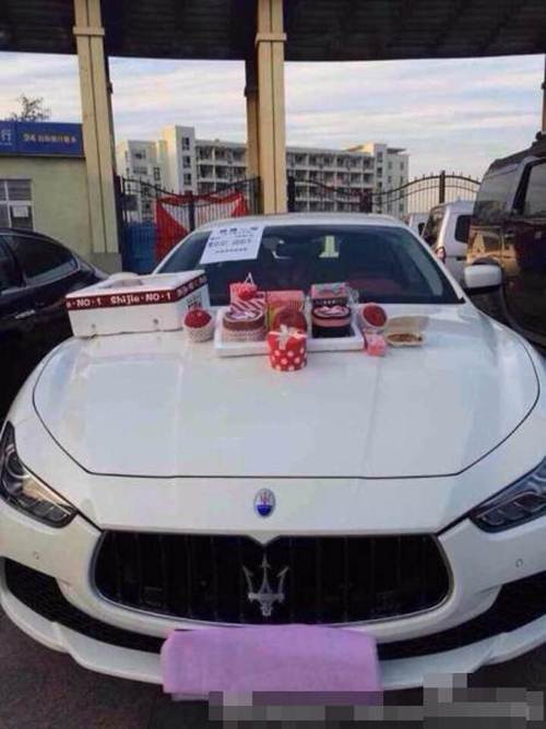 Thêm một số hình ảnh khác về trò kinh doanh rất ngông này.