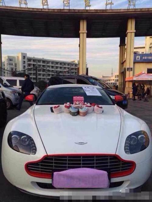 Sau lần kinh doanh này, Zhang - một nữ sinh - cho biết: "Kiếm tiền quả thật không hề dễ dàng, nếu không biết tính toán bạn không thể có lợi nhuận".