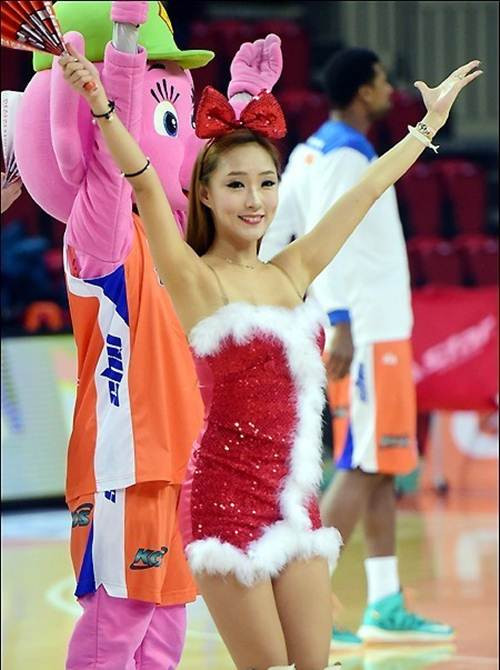 Gai xinh Han Quoc dien do Noel sexy chet nguoi hinh anh