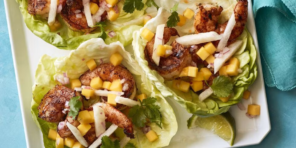 Đảm bảo đủ vitamin C trong chế độ ăn giúp tăng cường hệ thống miễn dịch, tránh khỏi bệnh tật và giảm nguy cơ cảm lạnh. Ăn nhiều rau xanh để đảm bảo bạn nhận đủ kẽm và magiê.