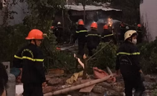 Chay no kinh hoang giua KDC, nguoi dan thao chay hon loan-Hinh-3