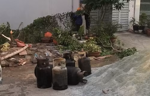 Chay no kinh hoang giua KDC, nguoi dan thao chay hon loan-Hinh-6