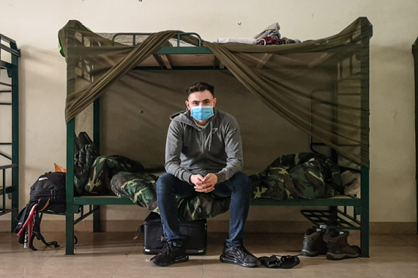 Du khach Anh ke cuoc song “nhu di nghi duong” trong khu cach ly o Viet Nam