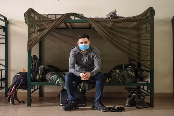 Du khach Anh ke cuoc song “nhu di nghi duong” trong khu cach ly o Viet Nam