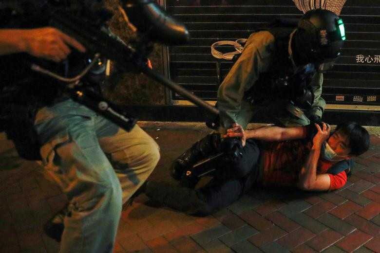 Hinh anh bieu tinh bao luc o Hong Kong bat chap dich COVID-19 bung phat-Hinh-8