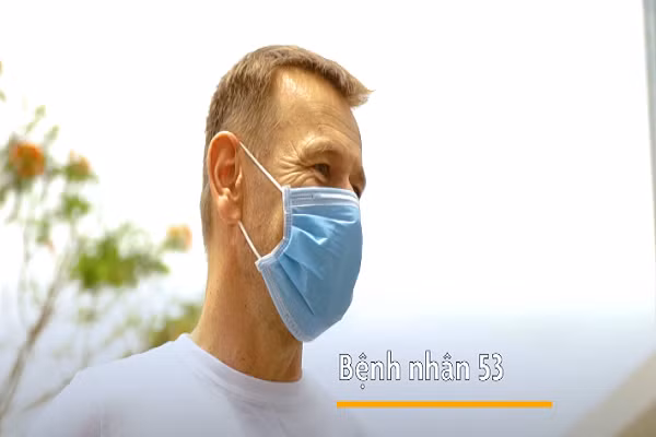 Benh nhan nuoc ngoai mac COVID-19 duoc chua khoi xuc dong cam on Viet Nam-Hinh-9