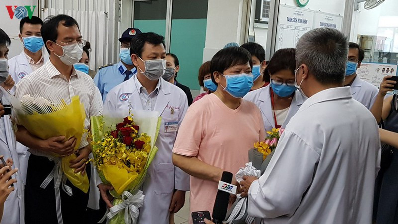 Tại buổi nhận quyết định xuất viện hôm 12/2, ông Li Ding, 66 tuổi, gửi lời cảm ơn Việt Nam, Bộ Y tế, Bệnh viện Chợ Rẫy TP.HCM cùng các y bác sĩ đã chăm sóc, điều trị cho ông. “Cảm ơn Việt Nam, cảm ơn bác sĩ Việt Nam”, ông Li Ding nói và cho biết đây là một ân tình sâu sắc, kỷ niệm đáng nhớ mà ông sẽ không bao giờ quên khi nhắc đến đất nước và con người Việt Nam. Ảnh: VOV. 