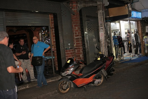 Khu phố Pattaya không còn cảnh các cô gái đứng mời chào khách vào trong quán bar. Các hàng quán phải đóng cửa cho tới khi tình hình dịch bệnh được kiểm soát. Ảnh: PM. Mời độc giả xem thêm video: WHO chính thức đặt tên cho virus corona mới là SARS-CoV-2 (Nguồn video: VTC1)