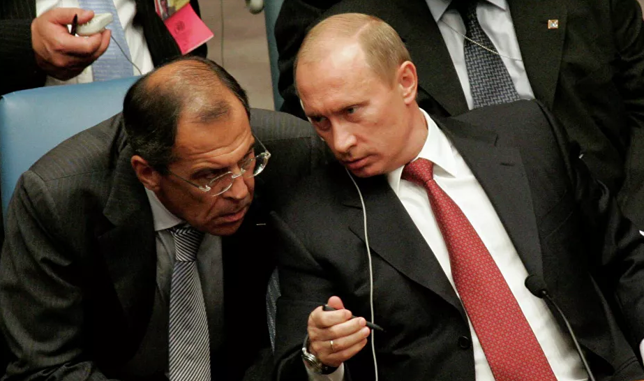 Ngoại trưởng Lavrov trao đổi với Tổng thống Nga Vladimir Putin tại một cuộc họp của Hội đồng Bảo an Liên Hợp Quốc ở New York, Mỹ.