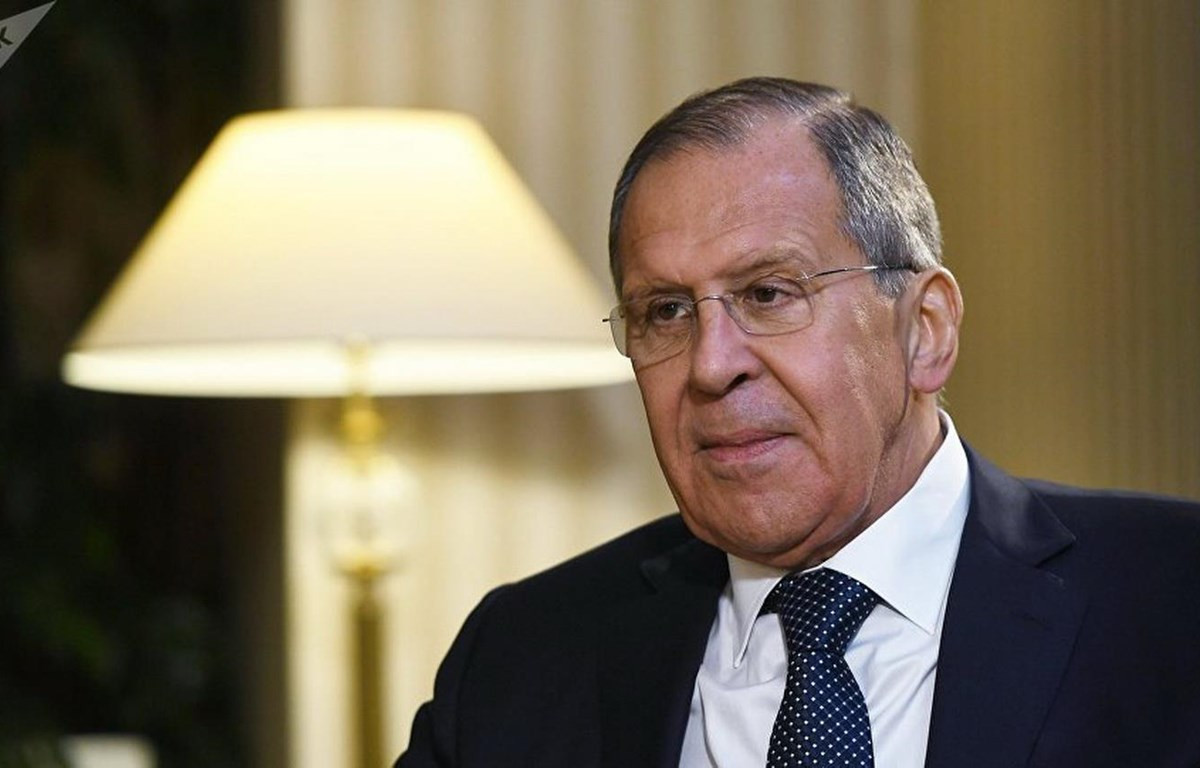 Dưới đây là một số bức ảnh ấn tượng về Ngoại trưởng Sergei Lavrov trong công việc và cuộc sống đời thường được Sputnik đăng tải.