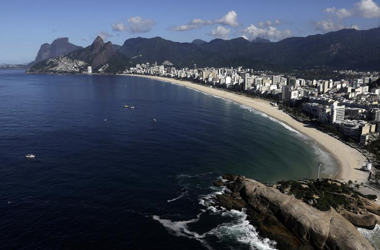 Ngày 19/3, chính quyền bang Rio de Janeiro quyết định đóng cửa toàn bộ các bãi biển và nhà hàng nhằm ngăn chặn sự lây lan của dịch bệnh. Quyết định này sẽ kéo dài ít nhất 2 tuần.