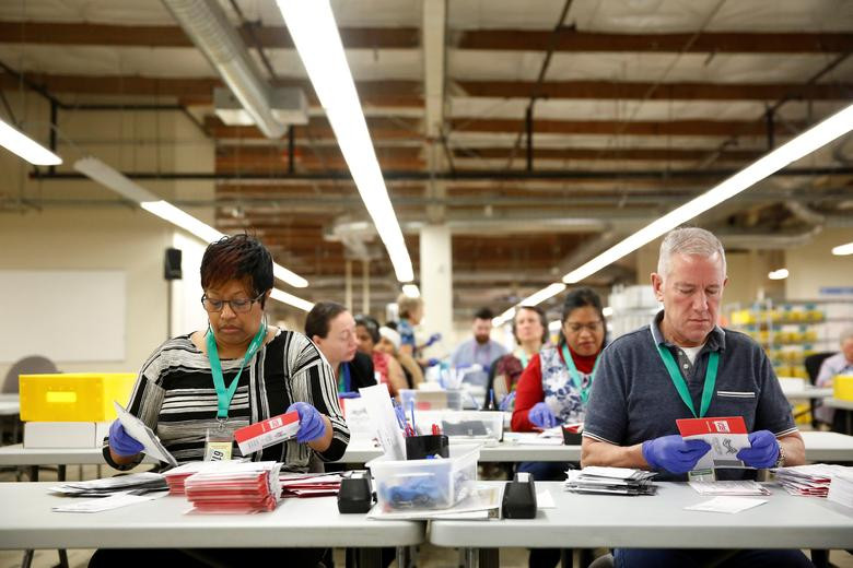 Nong ham hap cuoc bau cu ngay “Sieu Thu Ba” lan hai o My-Hinh-7