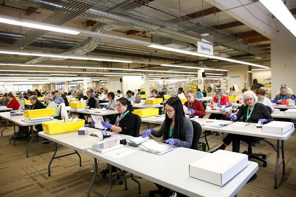 Nong ham hap cuoc bau cu ngay “Sieu Thu Ba” lan hai o My