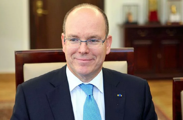 Bác sĩ riêng cũng như các chuyên gia y tế luôn theo dõi sát sao tình hình sức khỏe của Thân vương Albert. Ảnh: NST. Mời độc giả xem thêm video: WHO chính thức đặt tên cho virus corona mới là SARS-CoV-2 (Nguồn video: VTC1) 