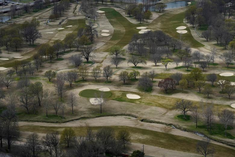 Sân golf vắng vẻ ở thành phố Tulsa, bang Oklahoma, Mỹ, ngày 23/3.