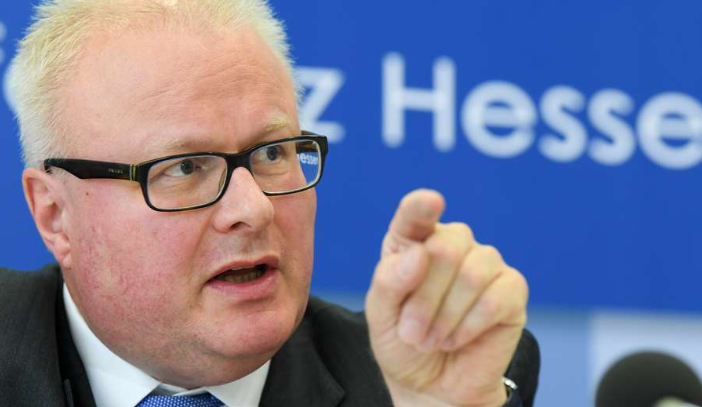 "Chúng tôi rất sốc. Ông ấy (Thomas Schäfer) đã phải sống trong sự lo lắng và căng thẳng vì đại dịch Covid-19. Mối quan tâm chính của ông ấy là liệu có thể xoay sở để đáp ứng những kỳ vọng to lớn của người dân hay không, đặc biệt là về hỗ trợ tài chính. Đối với ông ấy, rõ ràng là không có lối thoát. Ông ấy đã cảm thấy tuyệt vọng", Thủ hiến bang Bouffier nói. Ảnh: DPA.