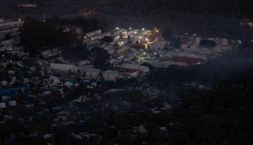 Khu trại tạm bợ của người tị nạn nhìn từ trên cao. Mời độc giả xem thêm video: Hành trình gian khổ của người tị nạn Syria trên đất Châu Âu (Nguồn video: VTC14)