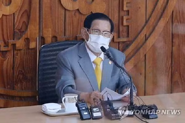 Giao phai Tan Thien Dia quyen gop 10 trieu USD chong COVID-19