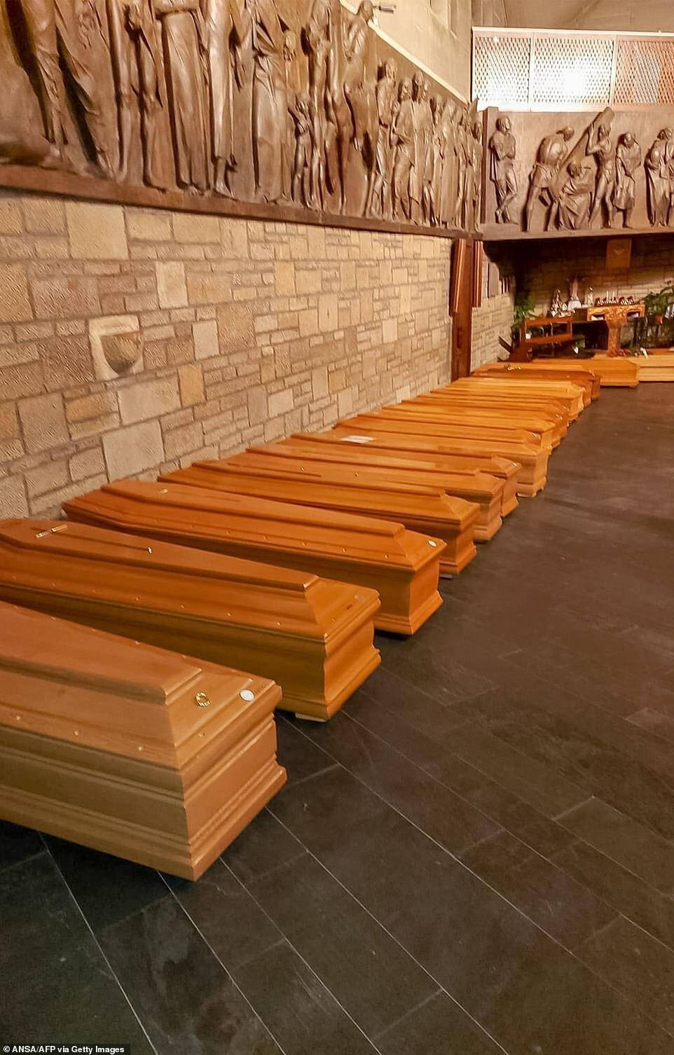 Covid-19: Nhung hinh anh buon nhat trong lich su Italy-Hinh-7