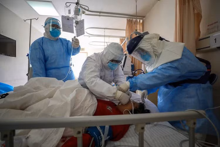 Hiện tại Covid-19 đã xuất hiện tại hơn 200 quốc gia và vùng lãnh thổ khiến hơn 597.000 người nhiễm và gần 27.500 người thiệt mạng.