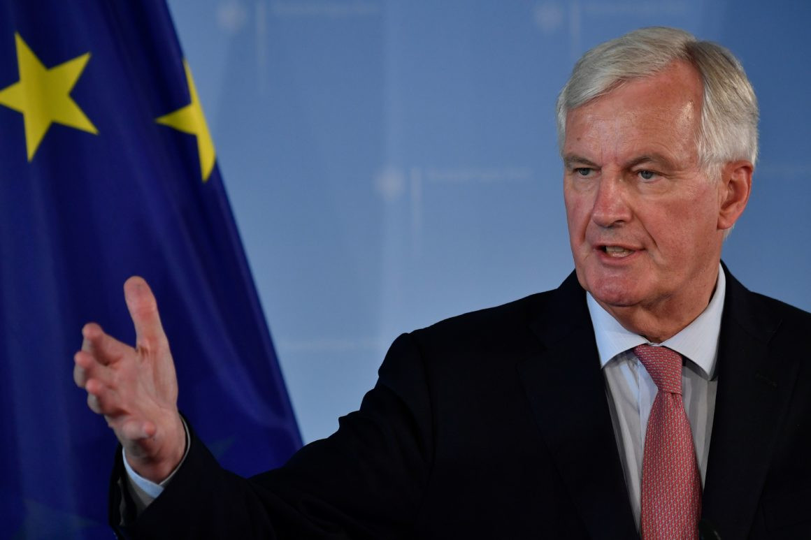 Như vậy, ông Barnier đang là quan chức cấp cao nhất của Liên minh châu Âu nhiễm virus corona chủng mới. Ảnh: Politico. 