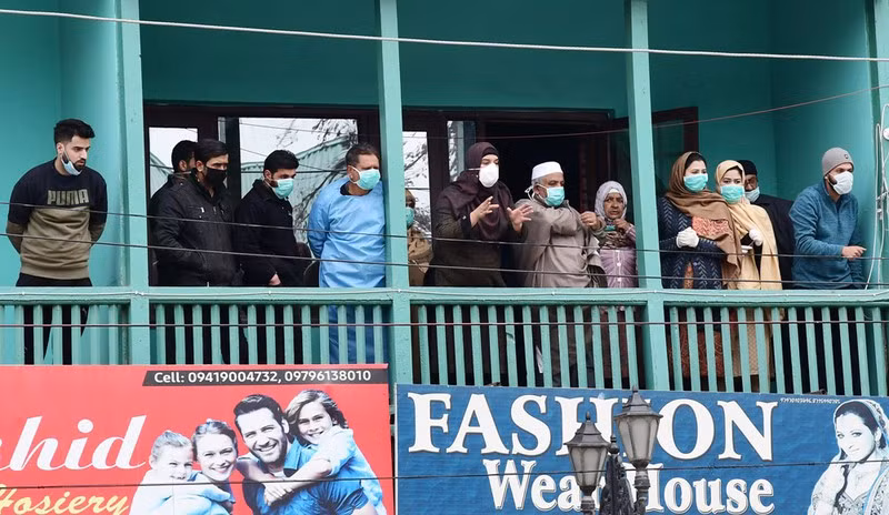 An Do vang lang trong ngay “Tu gioi nghiem” doi pho voi Covid-19-Hinh-6