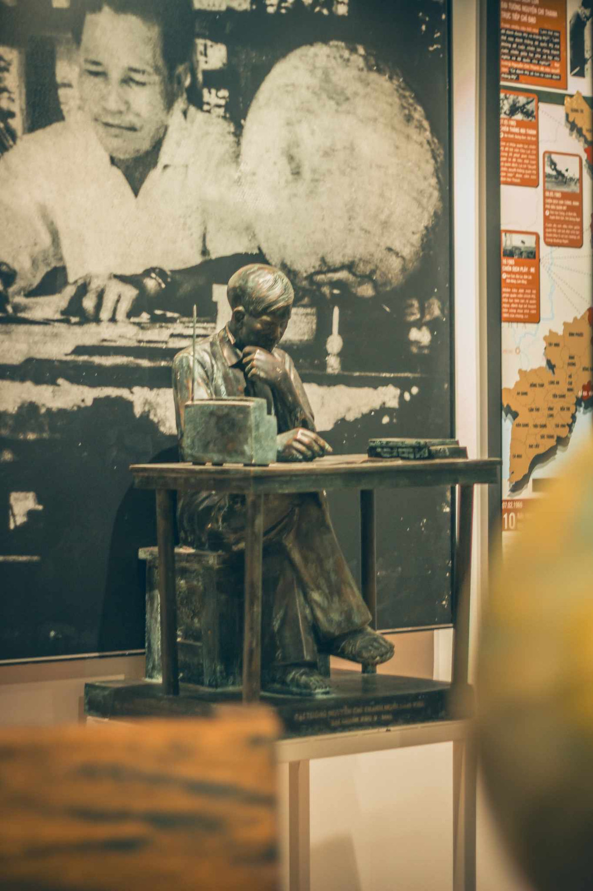 Các hiện vật, tài liệu trưng bày trong Bảo tàng tái hiện tương đối đầy đủ thân thế và sự nghiệp cách mạng của cố Đại tướng, về quê hương Thừa Thiên-Huế, về quá trình xây dựng quân đội, xây dựng chủ nghĩa xã hội ở miền Bắc, đấu tranh thống nhất đất nước ở miền Nam. Đặc biệt, tại bảo tàng còn có nhiều hiện vật mới lần đầu tiên được công bố, điển hình như công văn của các nước gửi cho Đại tướng.