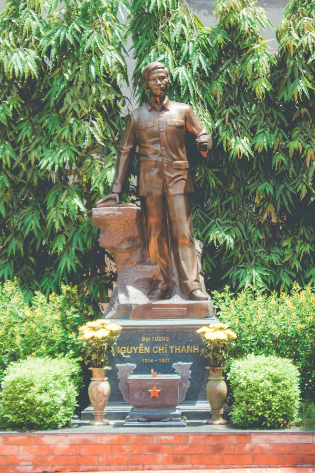 Bảo tàng được Thượng tướng Nguyễn Chí Vịnh - con trai cố Đại tướng, cùng các thành viên gia đình góp công xây dựng. Theo chia sẻ của gia đình, Bảo tàng không nhằm tôn vinh thêm về Đại tướng Nguyễn Chí Thanh mà chỉ kỳ vọng góp thêm nguồn tư liệu quý về lịch sử của quân đội và đất nước. Bảo tàng có quy mô tối thiểu, không thu tiền bên ngoài hay xin kinh phí từ Nhà nước.