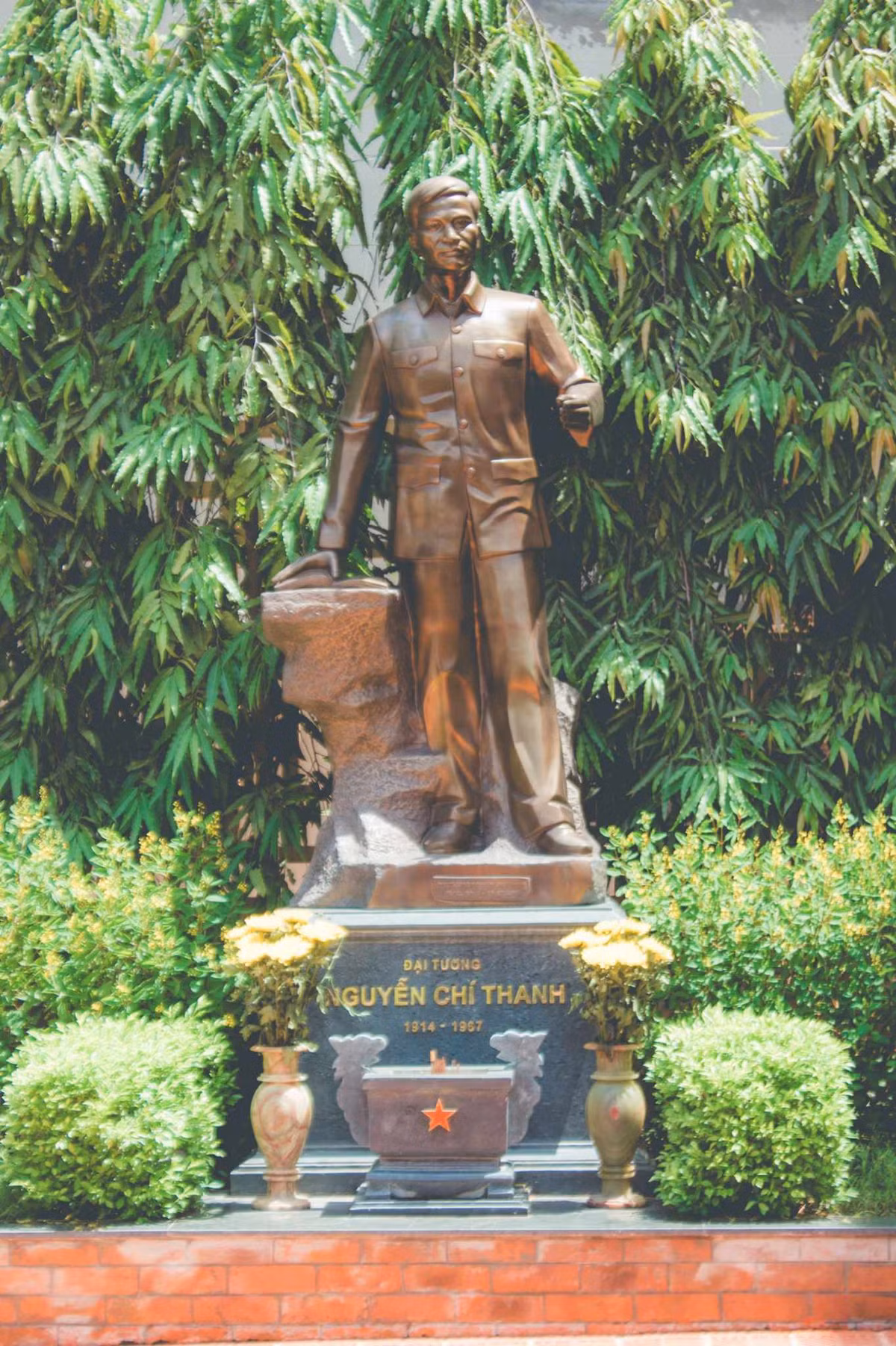 Bảo tàng được Thượng tướng Nguyễn Chí Vịnh - con trai cố Đại tướng, cùng các thành viên gia đình góp công xây dựng. Theo chia sẻ của gia đình, Bảo tàng không nhằm tôn vinh thêm về Đại tướng Nguyễn Chí Thanh mà chỉ kỳ vọng góp thêm nguồn tư liệu quý về lịch sử của quân đội và đất nước. Bảo tàng có quy mô tối thiểu, không thu tiền bên ngoài hay xin kinh phí từ Nhà nước.