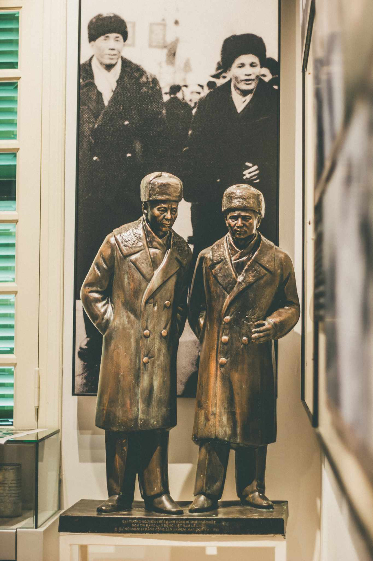 Bảo tàng hiện đang lưu giữ hơn 200 hình ảnh, gần 220 hiện vật, tài liệu giấy, 10 tài liệu khoa học phụ, 2 không gian tái hiện, 6 phim tài liệu, thư viện với hơn 100 đầu sách do Đại tướng Nguyễn Chí Thanh viết và các tác giả viết về Đại tướng. Nơi đây cũng trưng bày 23 pho tượng đồng gắn với các sự kiện lịch sử tiêu biểu của Đại tướng từ khi tham gia cách mạng đến khi từ trần năm 1967.