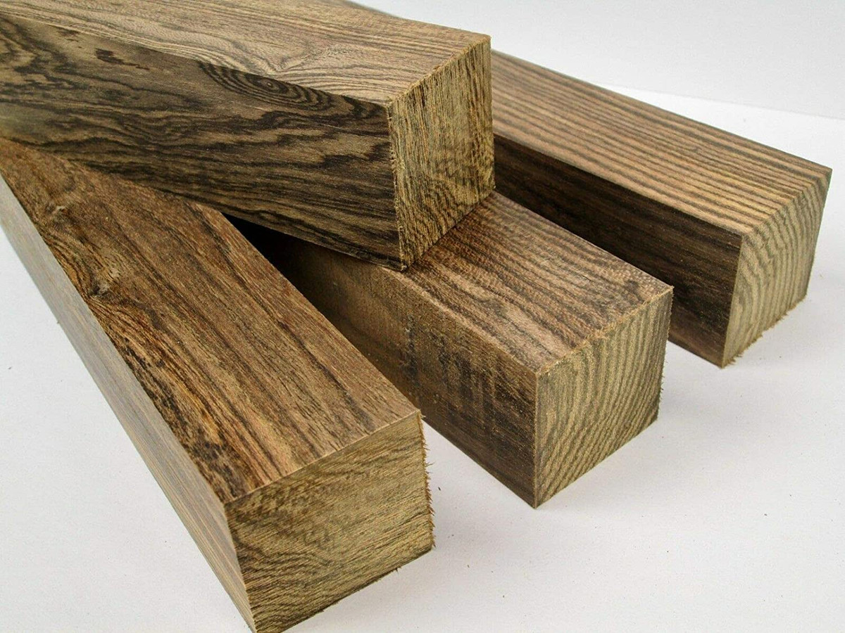 Gỗ Bocote được coi là một trong những loại gỗ đắt đỏ với giá bán có thể lên tới 30 USD/30cm, tùy thuộc vào chất lượng và kích thước của mỗi tấm gỗ.