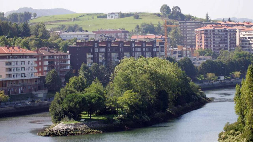 Trước khi Hiệp ước Pyrenees được ký kết, hòn đảo từng được chọn làm nơi gặp gỡ giữa hai quốc gia Pháp - Tây Ban Nha