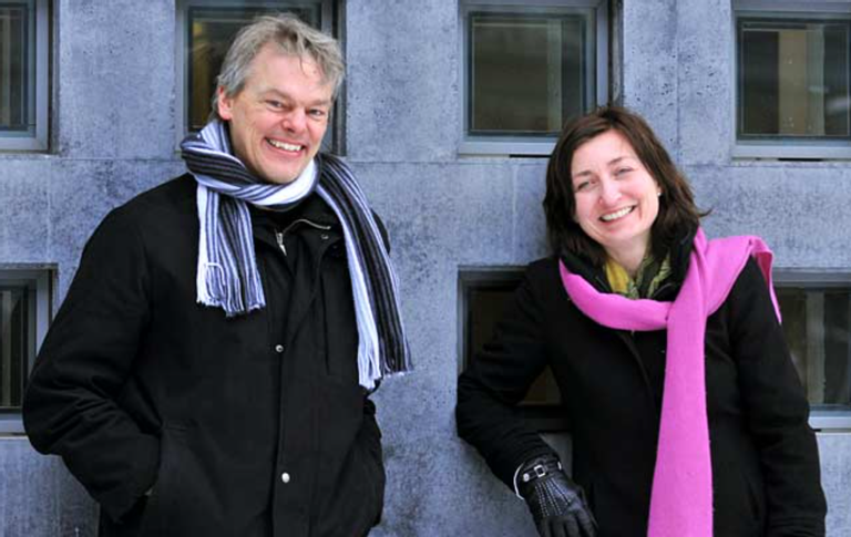 Chuyen tinh tu giang duong dai hoc cua cap doi cung doat Nobel