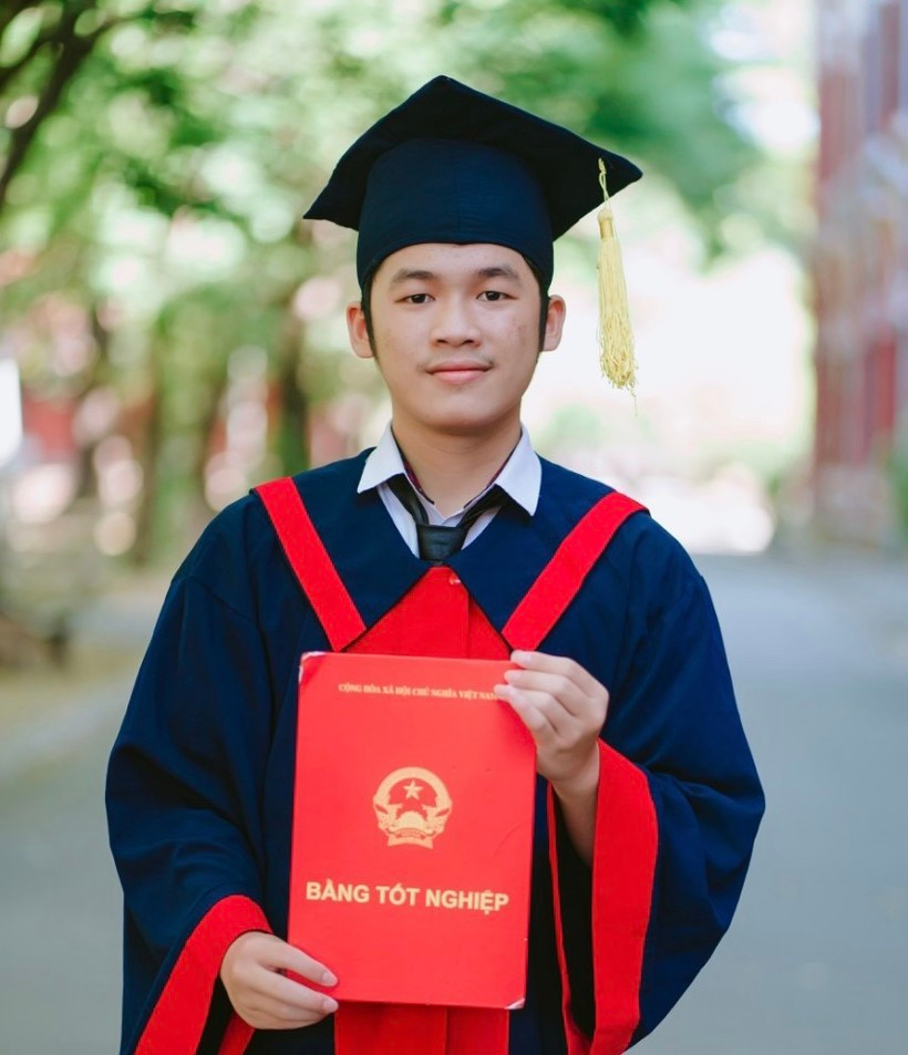 Nam sinh nhan Bang khen trong Ky thi Olympic Vat ly chau A chia se dam me-Hinh-2