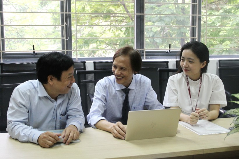 Thay giao chap canh uoc mo cho nhieu the he hoc sinh Ha Noi-Hinh-5