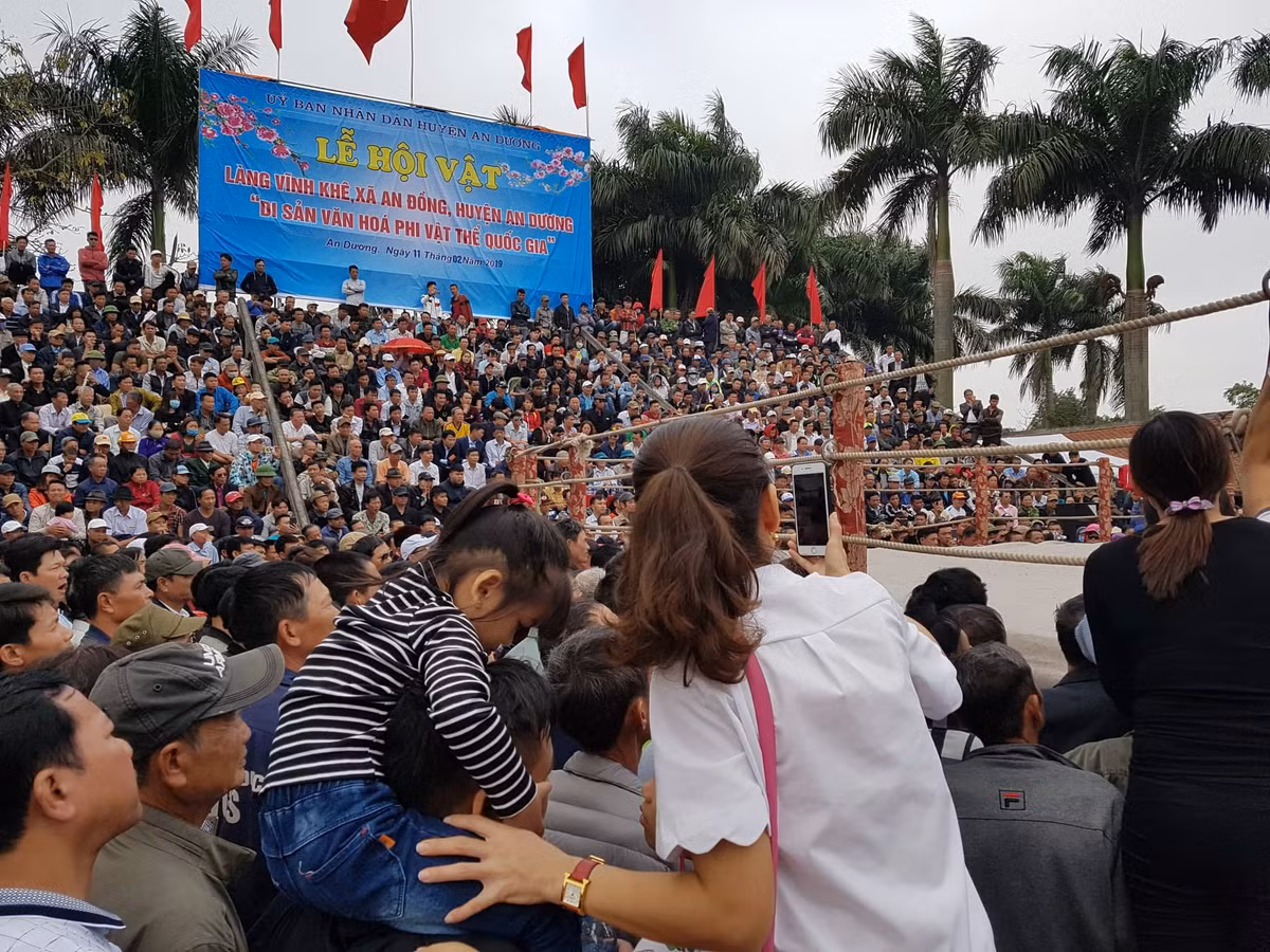 Theo tìm hiểu của PV, người được coi là thắng tuyệt đối khi hạ được đối thủ ở tư thế hai vai và một bên mông chạm thảm cùng lúc trong khoảng thời gian 3 giây.