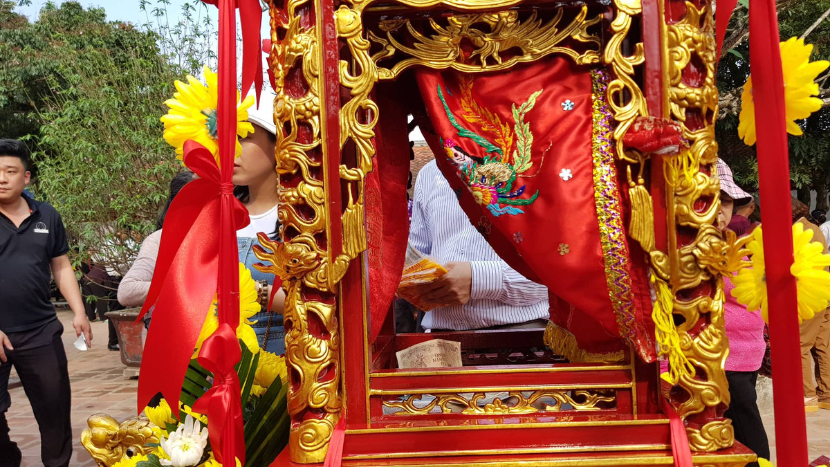 Mệnh giá tiền đủ loại từ 1000 đồng cho đến 50.000 đồng.