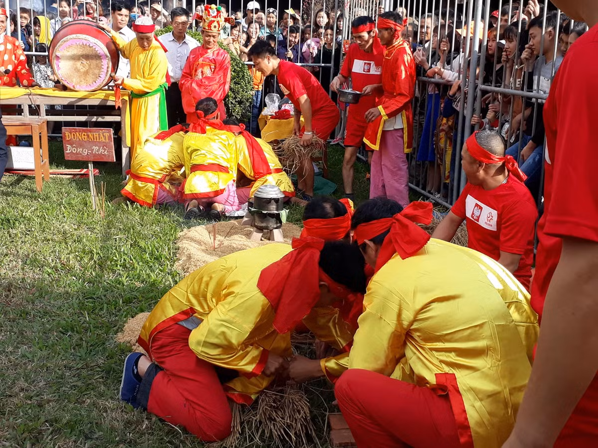 Trò nấu cơm thi trong hội Keo không chỉ là một trò chơi giải trí, thi tài mà nó thực sự còn là loại trò diễn mang yếu tố nghi lễ.