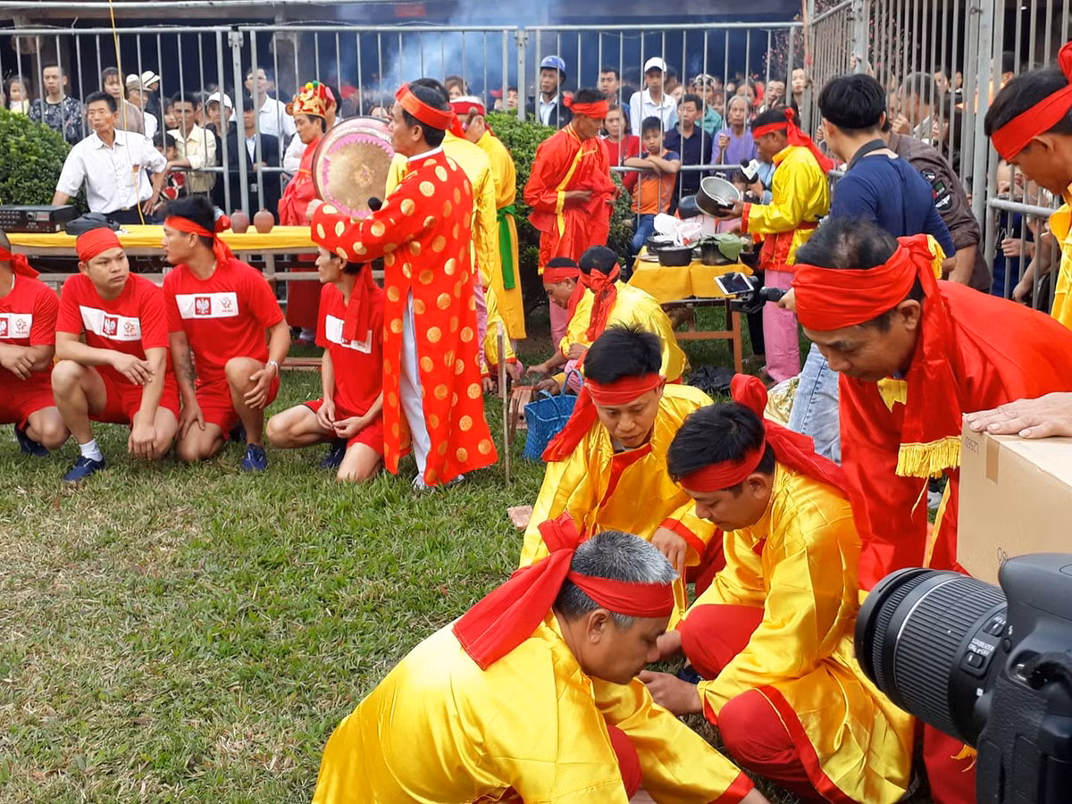 Thi kéo lửa – nấu cơm là nét văn hóa độc đáo không thể thiếu trong hội xuân chùa Keo.