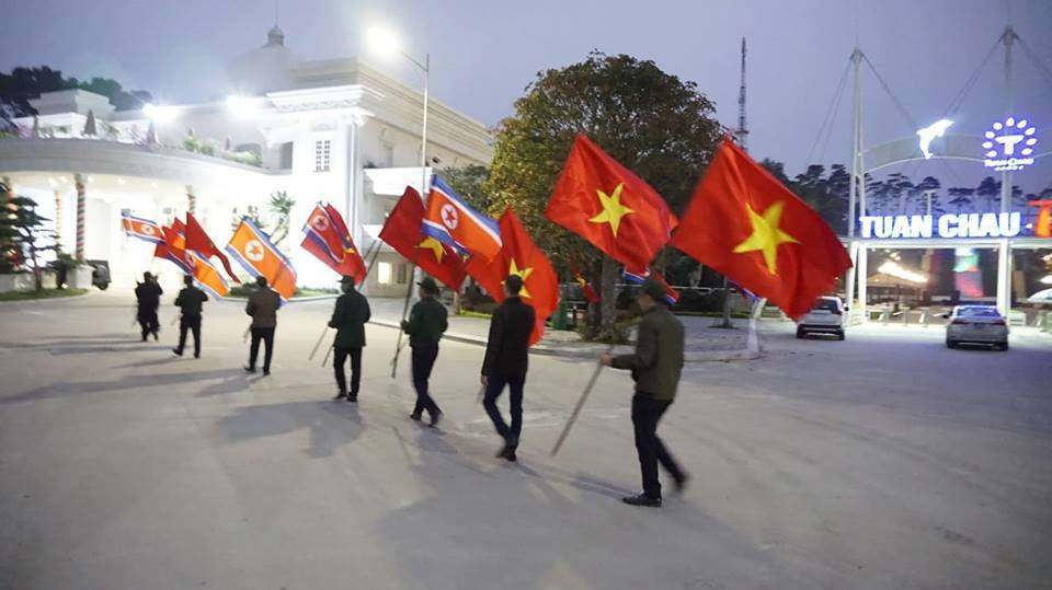 Cờ sẽ được treo khắp nơi từ từ quốc lộ 18 vào Khu du lịch quốc tế Tuần Châu để chào đón đoàn cấp cao Triều Tiên.