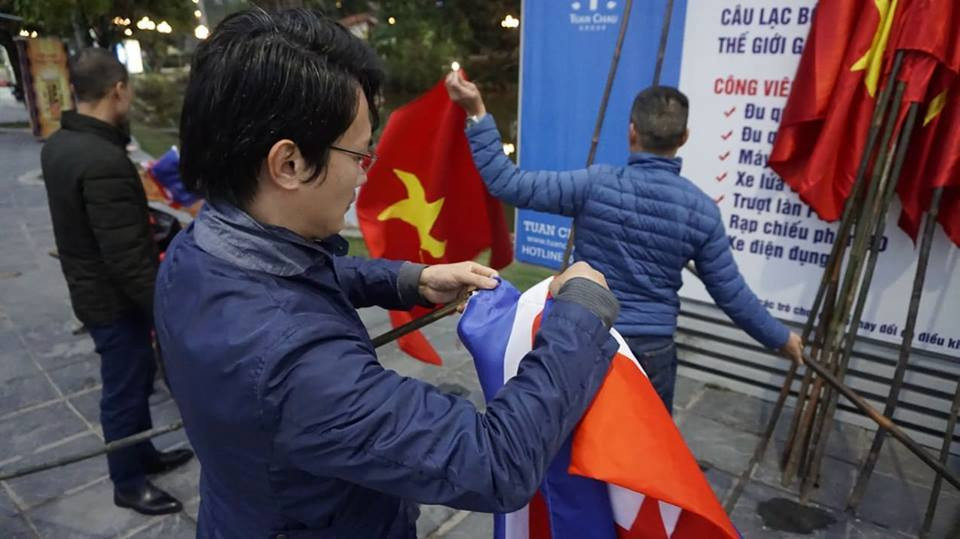 Công việc được gấp rút tiến hành.