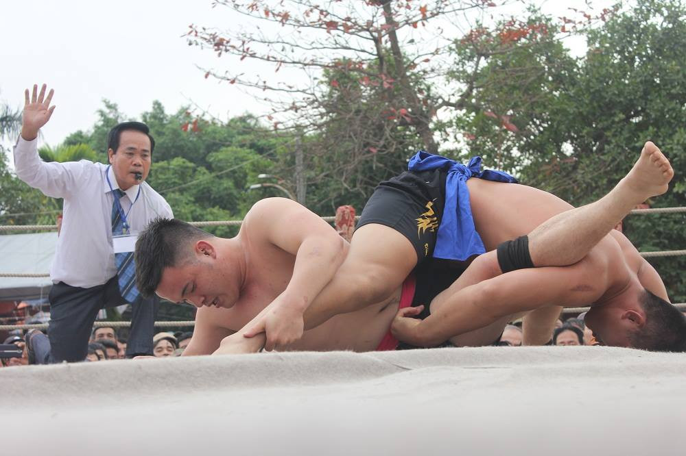 Các đô vật đều rất quyết tâm giành chiến thắng. 