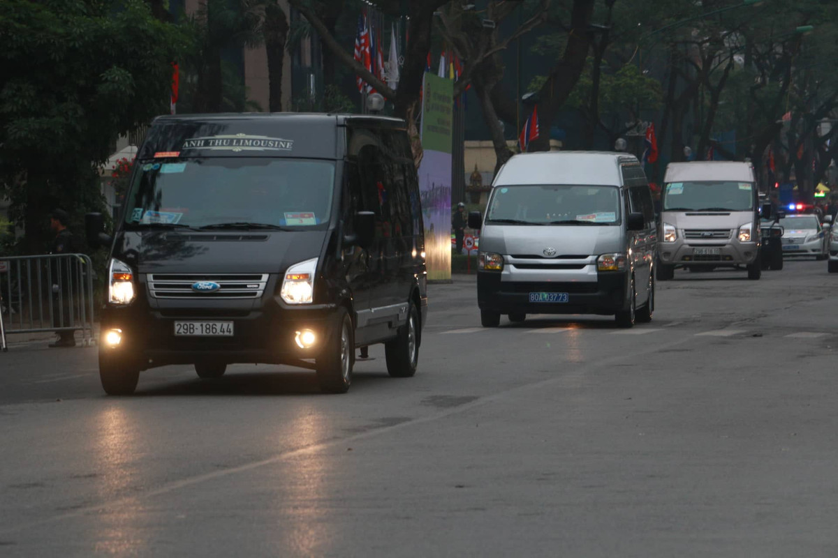 Ong Kim Jong-un tham Dai su quan Trieu Tien tai Ha Noi-Hinh-4
