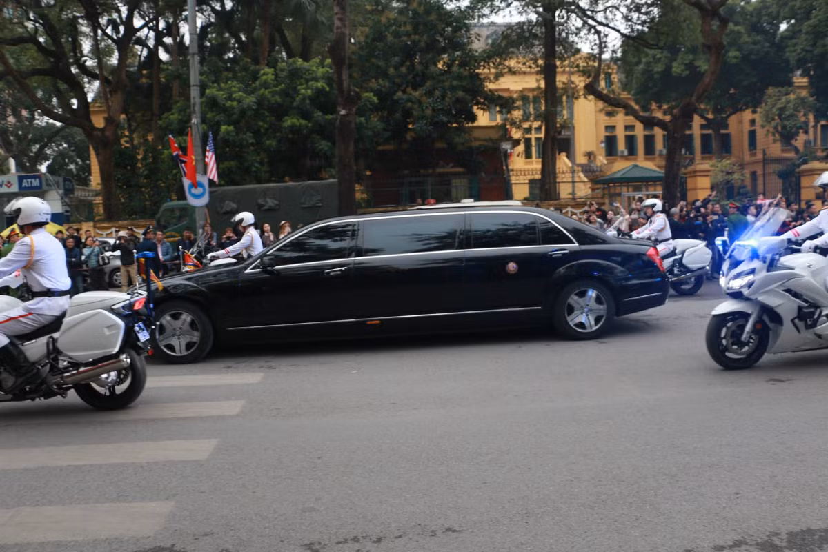 Ong Kim Jong-un tham Dai su quan Trieu Tien tai Ha Noi-Hinh-6