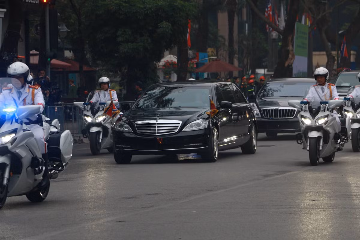 Ong Kim Jong-un tham Dai su quan Trieu Tien tai Ha Noi-Hinh-5