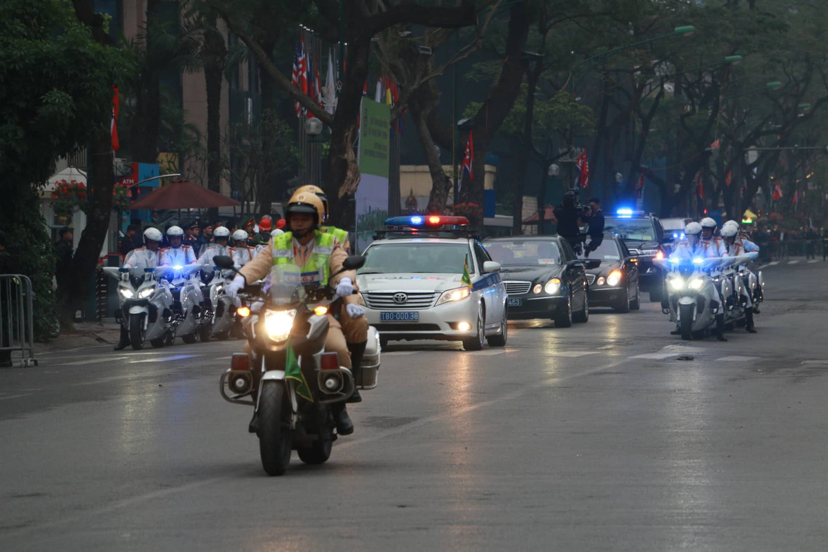 Ong Kim Jong-un tham Dai su quan Trieu Tien tai Ha Noi-Hinh-3