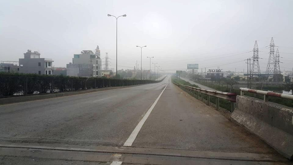 Cả tuyến QL đểu vắng tanh.
