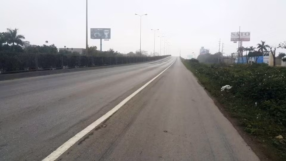 Cảm giác bình yên trên QL 5 chỉ có duy nhất một ngày trong năm.