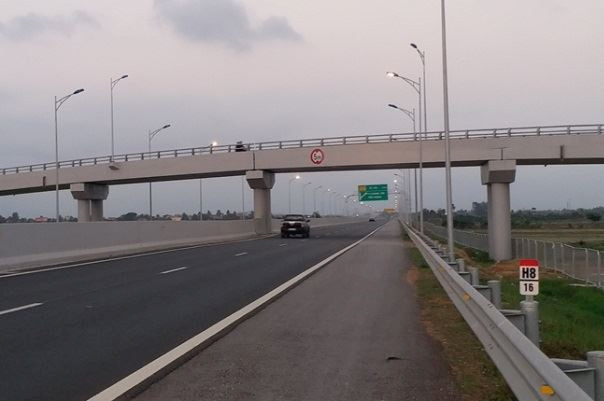 Quang Ninh: Dieu tra, xu ly viec nem da xe o to cao toc Ha Long – Hai Phong